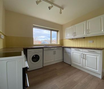 3 bedroom detached bungalow to rent - Photo 4