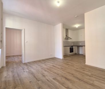 Un superbe 2 pièces refait à neuf – Cathédrale / rue du Chapon - Photo 6