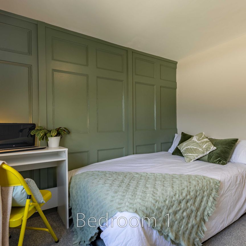 Room 1 - Photo 1