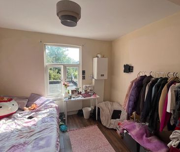 1 Bed Flat, Durnsford Road, SW19 - Photo 2