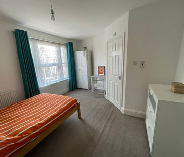 4 or 5 bedroom house - Photo 4