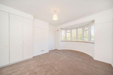 4 bedroom semi-detached house to rent - Photo 2