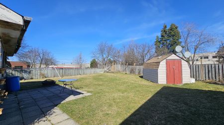 For Lease - 44 Loradeen Crescent Unit# Main, Toronto, Ontario - Photo 4