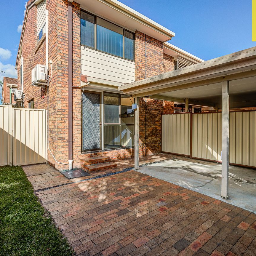 Spacious 2-Bedroom Townhouse in Prime Location - Photo 1