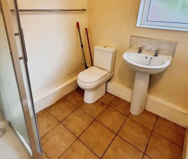 1 bedroom room to rent Gedling Grove, NG7 - Photo 1