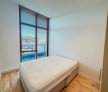 The locks, Charlotte Quay Dock, Ringsend, Dublin 4 - Photo 6