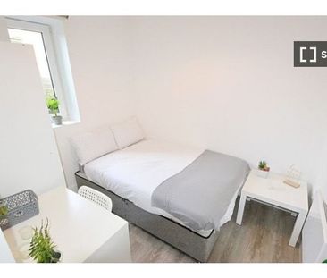Room for rent in 4-bedroom apartment in Drimnagh, Dublin - Photo 6