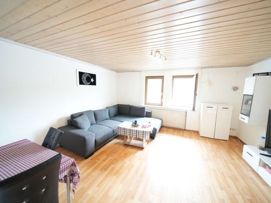 Schöne und geräumige 5,5 Zimmer Wohnung in Neckarhausen - Foto 1