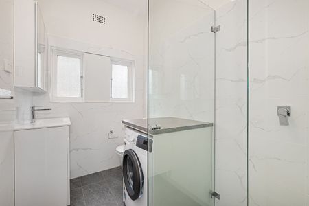 Freshly Renovated 2 Bedroom Apartment in North Randwick - Photo 5