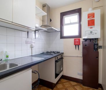 1 Bed Flat, Hickling Road, IG1 - Photo 4