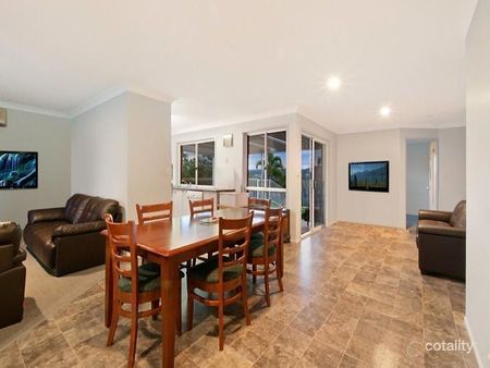 Well-Located Family Home With Pool - Photo 5