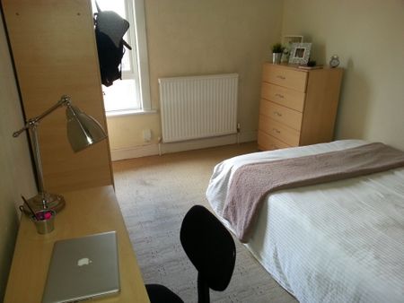 2 Bedroom End Of Terrace To Rent in Nottingham - Photo 2