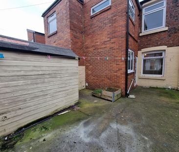 2 bedroom terraced house to rent - Photo 1