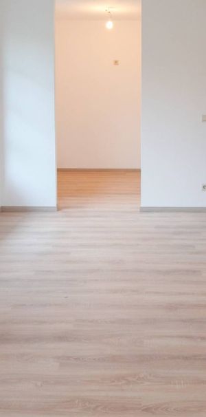 Frisch sanierte 3-Zimmer-Wohnung mit Balkon, Kellerabteil und KFZ-Stellplatz in Oberndorf/Melk - Photo 2