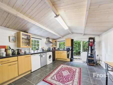 1 bedroom detached house to rent - Photo 3