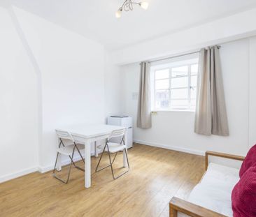 Price £2,000 pcm - Available Now - Furnished - Photo 3