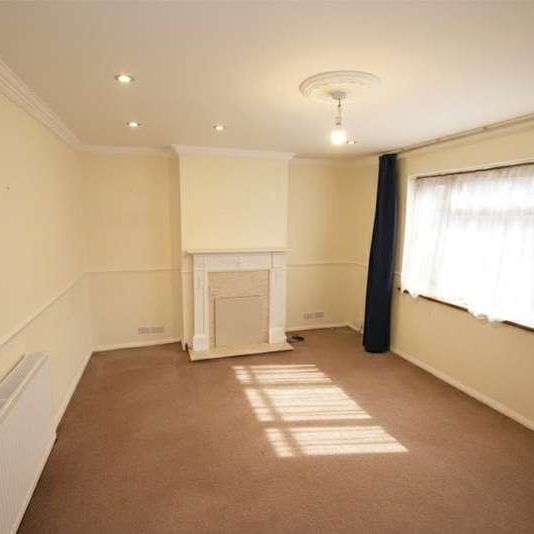 Thatches Grove, Romford, RM6 - Photo 1