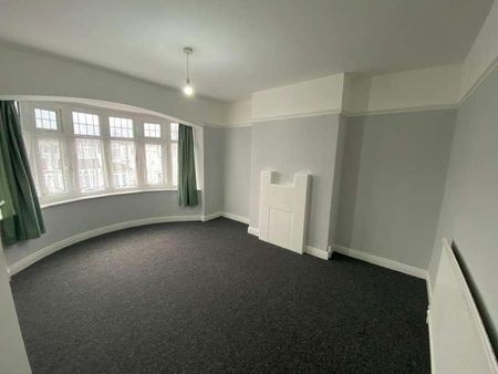 Sandhurst Drive Ilford, IG3 - Photo 5