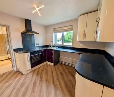 4 bedroom semi-detached bungalow to rent - Photo 6