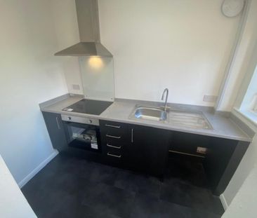 3 bedroom end of terrace house to rent - Photo 2