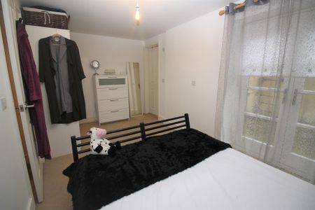1 bedroom ground floor flat to rent - Photo 3