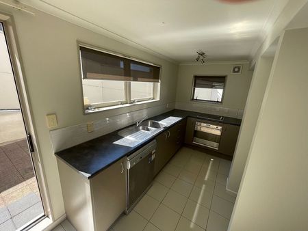 Hidden Private Gem. City North end - Photo 4