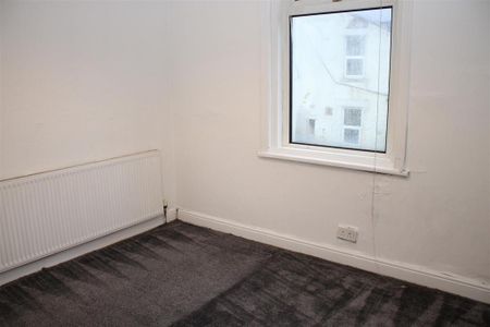 4 bedroom terraced house to rent - Photo 2