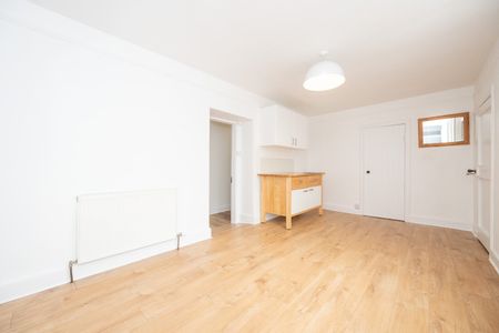 3 bedroom terraced property to rent - Photo 4