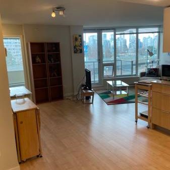 Furnished modern 2-bed, 2-bath suite in South False Creek for rent - Photo 3