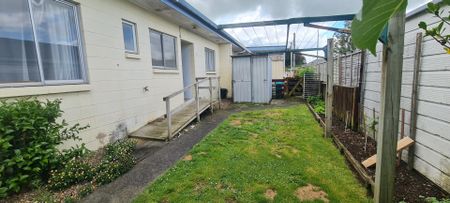 Two-bedroom unit available for rent in a prime location - Photo 2