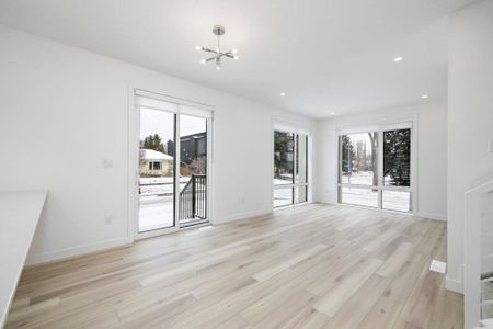 Edmonton Unfurnished townhouse Rental in Idylwylde - Contemporary Three Bedroom Suite In Mature Neighbourhood - Photo 3