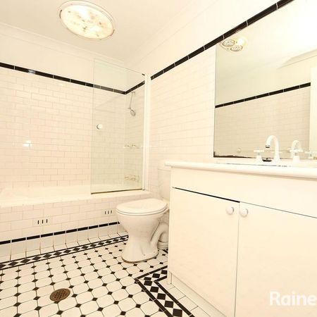 Located in sought after location - Photo 4