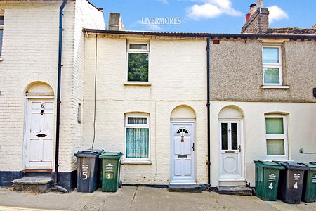 1 bedroom Terraced House to let - Photo 3