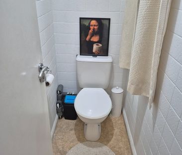 Room in a Shared House, Knepp Close, BN2 - Photo 5