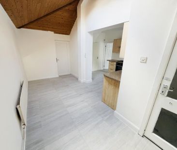 3 bedroom semi-detached house to rent - Photo 6