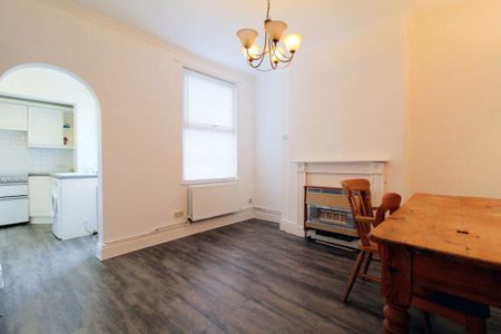 3 bedroom terraced house to rent - Photo 5