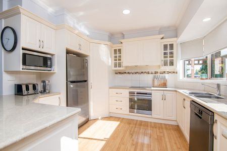 Light Filled Family Home! - Photo 5