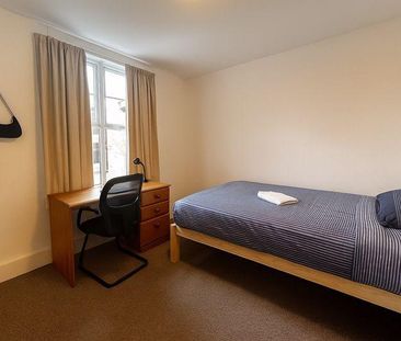 4 bedroom terraced house to rent - Photo 2