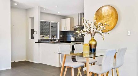 Modern 4 bedrm hse close to Titirangi & Green Bay - Photo 3