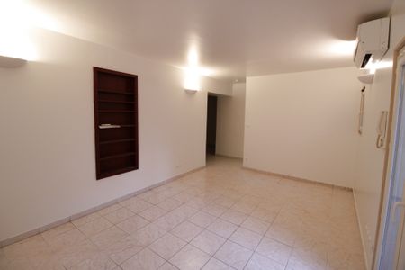 HYERES HYPER-CENTRE - T1bis REZ-DE-JARDIN, CALME - JARDIN de 61.60 m² - Photo 2
