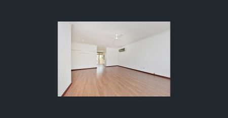 Lovely 2-Bedroom Unit Opposite Peaceful Parklands - Photo 5