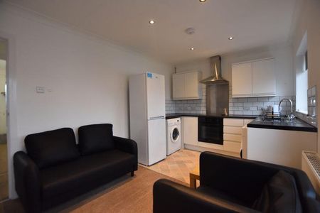 3 bedroom apartment to rent - Photo 5