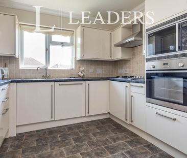 2 bedroom bungalow to rent Willow Walk, Redhill, Surrey, RH1 - Photo 3