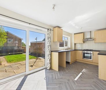 3 bedroom semi-detached house to rent - Photo 4
