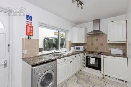 Room 3, Candahar Street, (Refurbished En Suite Serviced Room), Belfast, BT7 3AR - Photo 5