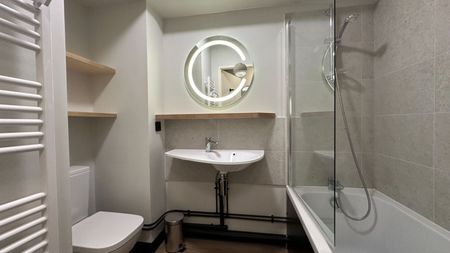 Dans Résidence Hôtelière, Studio meublé de 19 m2, Royalieu proche de l'ESCOM - Photo 5