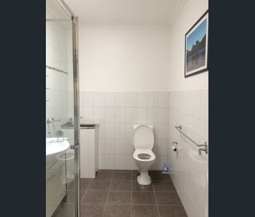 W O L V E R H A M P T O N - Photo 6