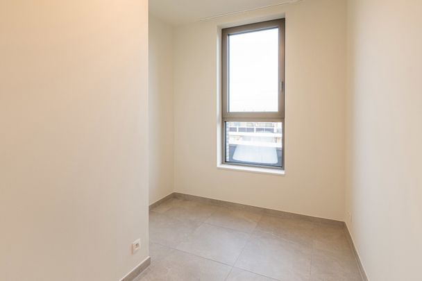 Instapklaar tweeslaapkamerappartement met terras - Photo 1