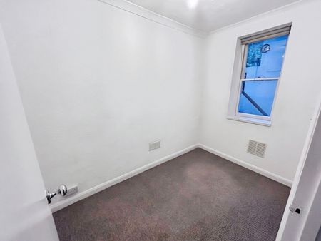 2 bedroom Flat To Let - Photo 2