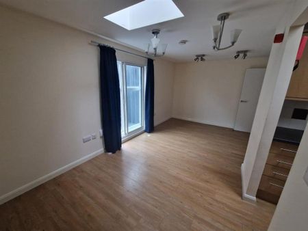 Studio to rent - Photo 3